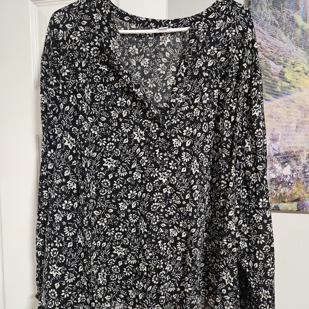 Black and White Floral Top